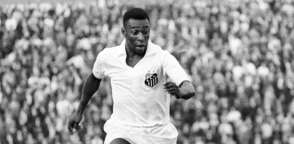 Pelé con la camiseta del Santos