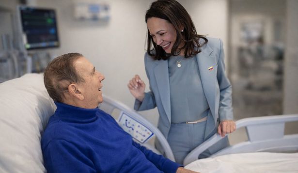 Machado visita a Edmundo González Urrutia en el hospital de Madrid.