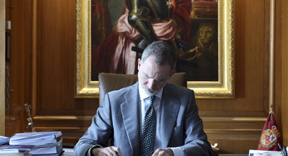 Felipe VI en su despacho del Palacio de la Zarzuela