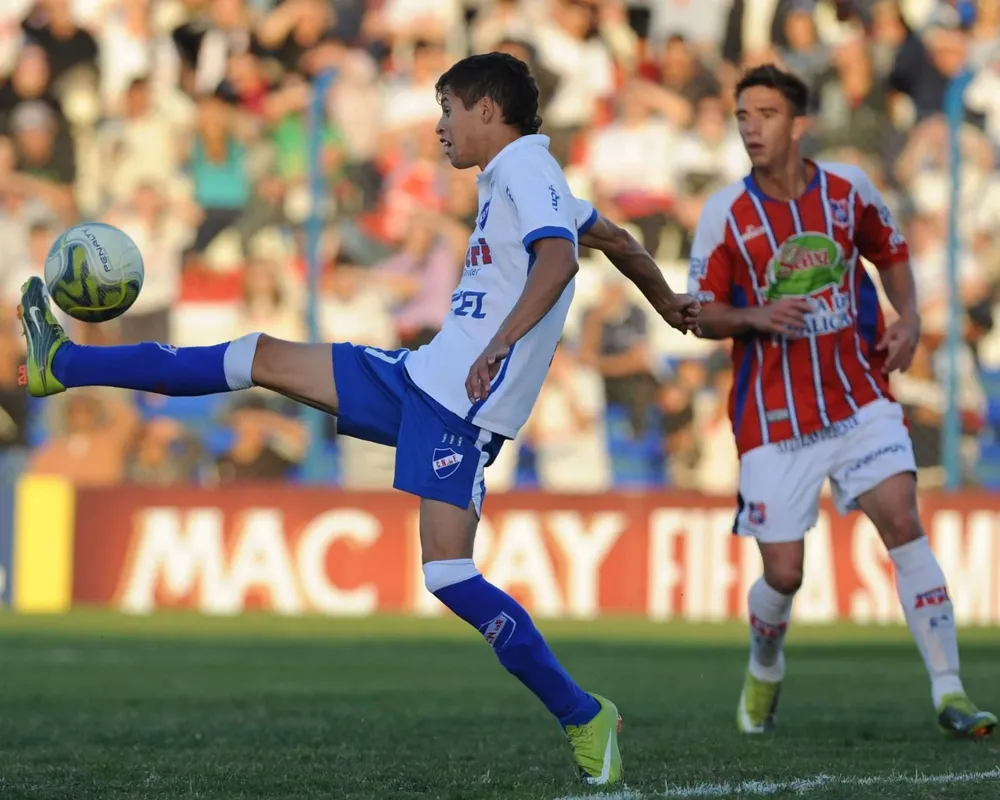 Nico López debutó ante Central Español con 17 años
