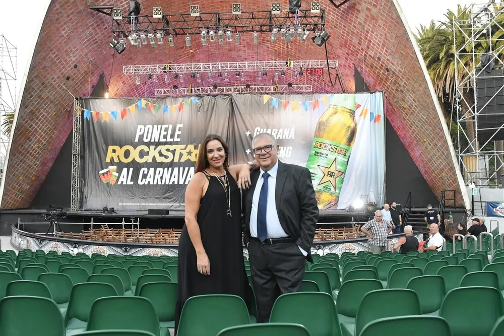 Paola Bianco y Álvaro Recoba en el Teatro de Verano