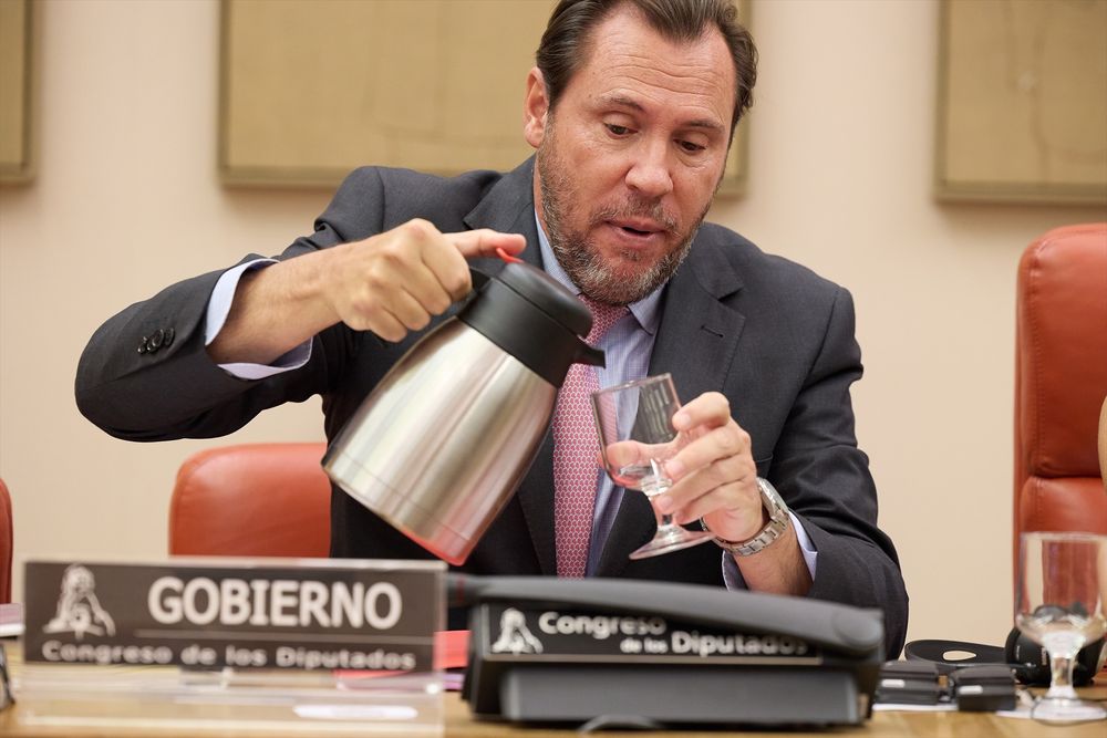 Oscar Puente comparece en la Comisión de Transporte y Movilidad Sostenible del Congreso, en Madrid. EUROPA PRESS