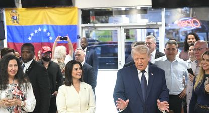 Trump de visita al icónico restaurante venezolano El Arepazo, en Doral, cerca de Miami, junto a la alcaldesa Christie Fraga, el 9 de marzo del 2026. &nbsp;