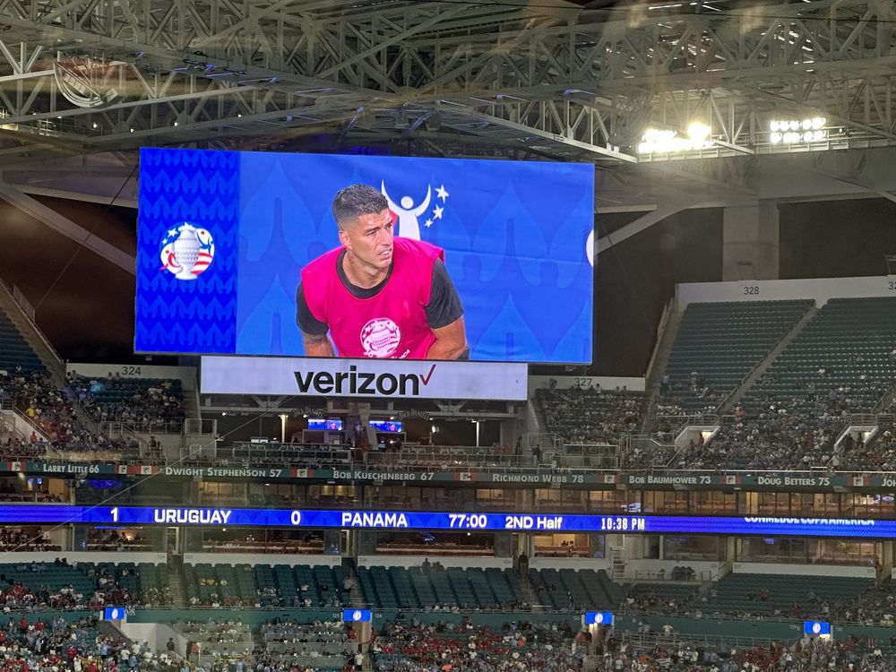 Luis Suárez en la pantalla gigante del Hard Rock Stadium