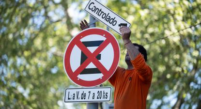 estacionamiento en montevideo: las calles y horarios donde esta prohibido estacionar