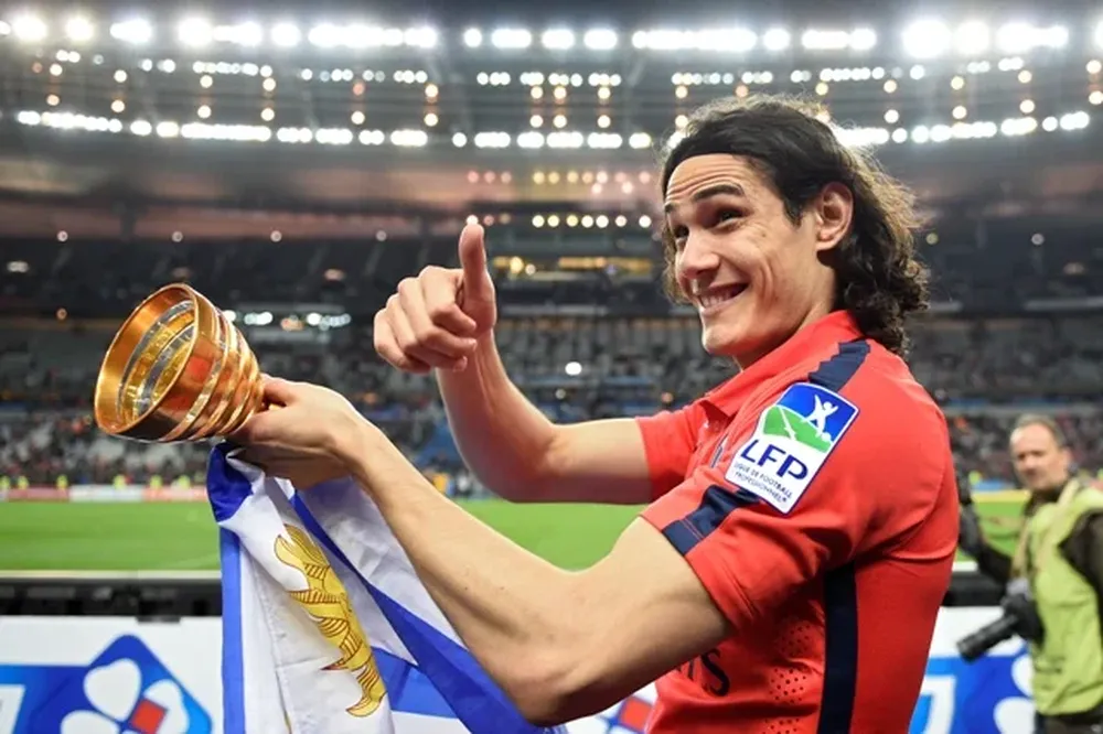 Cavani, dos goles y otro título en París