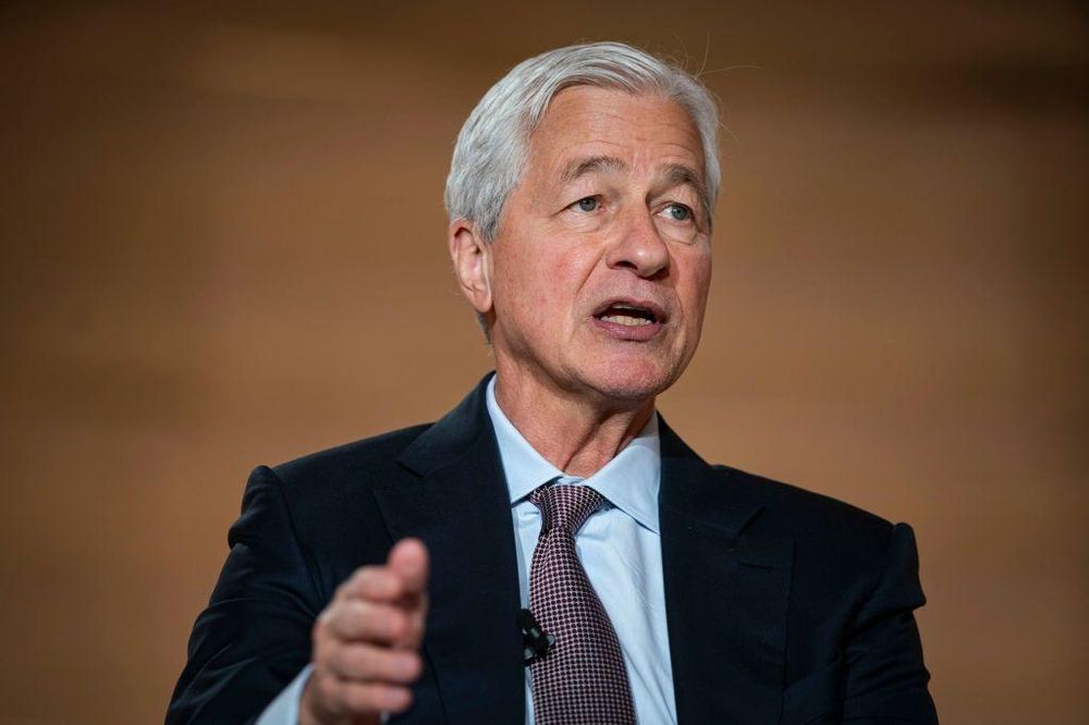 Jamie Dimon, presidente de JPMorgan Chase, advirtió sobre una posible inflación y recesión a causa del alza de los aranceles.