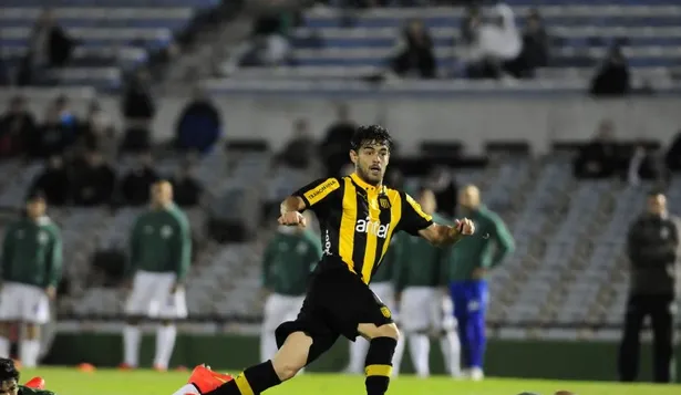 Luis Aguiar palpita el segundo; la cara de Contreras lo dice todo