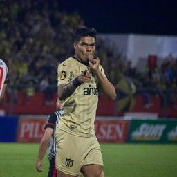 Matías Arezo de Peñarol celebra su gol ante Miramar Misiones por el Torneo Clausura Matías Arezo de Peñarol celebra su gol ante Miramar Misiones por el Torneo Clausura