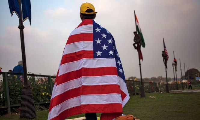 Trump apunta a los inmigrantes indocumentados: analiza exigir a los bancos que recopilen datos sobre la ciudadanía de sus clientes