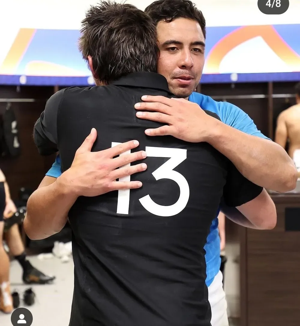 Los Teros y Los All Blacks en el vestuario