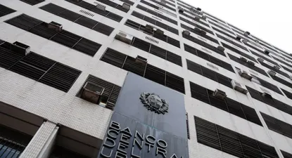 La política del BCU llevó a la mayor baja mensual del dólar desde 2009