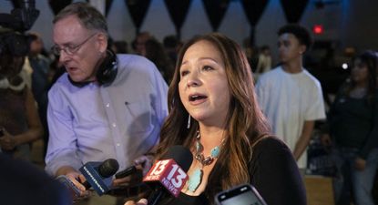 La increíble historia de la congresista latina que quedó en un limbo en medio del shutdown y no pudo jurar su cargo