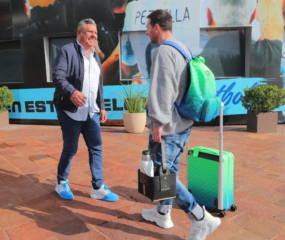El presidente de AFA recibió a Messi en Ezeiza