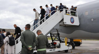 solo 5 de los 10 argentinos deportados por donald trump tenian antecedentes penales