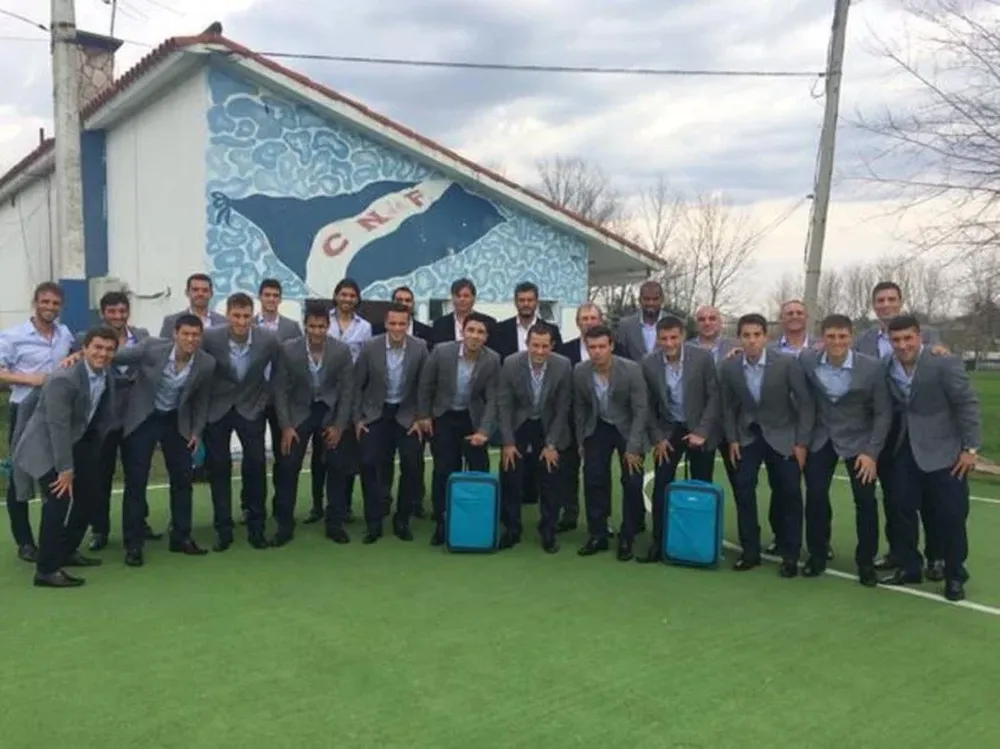 El plantel albo posó en Los Céspedes antes del viaje