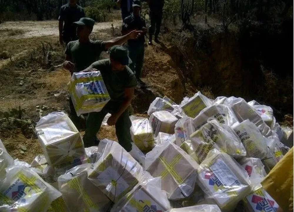 Militares se deshacen de votos