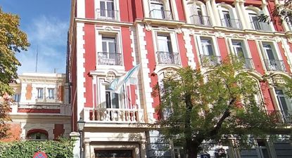 Fachada de la Embajada argentina en Madrid, en el barrio de Chamberí