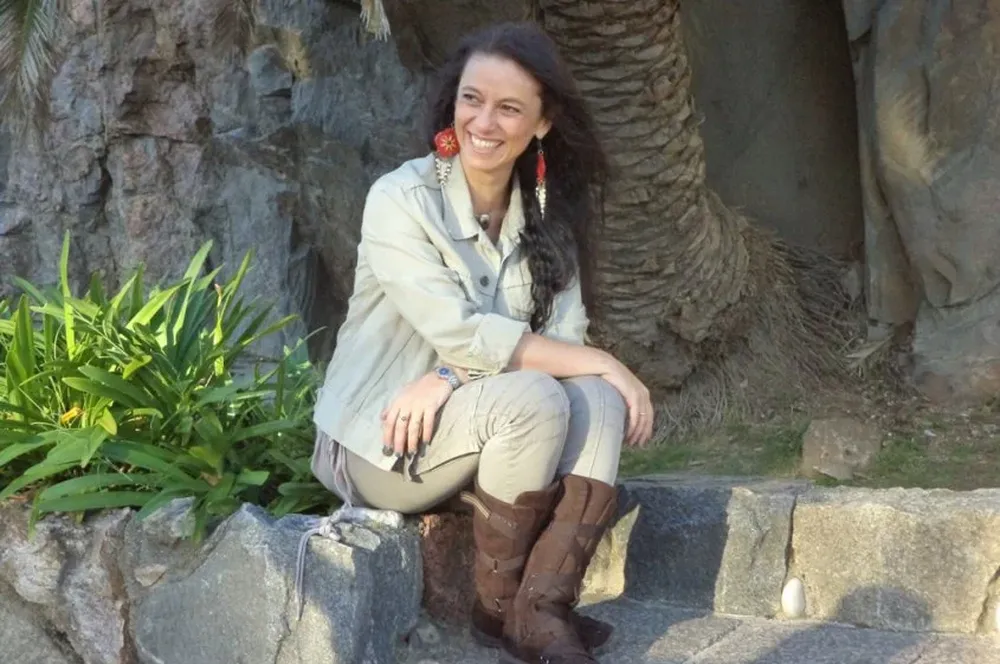 Cecilia Curbelo es la autora de siete libros juveniles, entre ellos la serie Decisiones