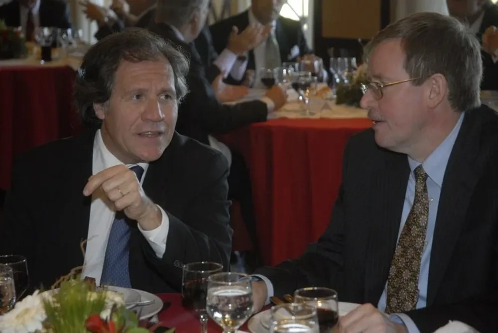 El canciller uruguayo Luis Almagro junto David Nelson en un almuerzo organizado por la cámara Uruguaya de Comercio Uruguay-Estados Unidos