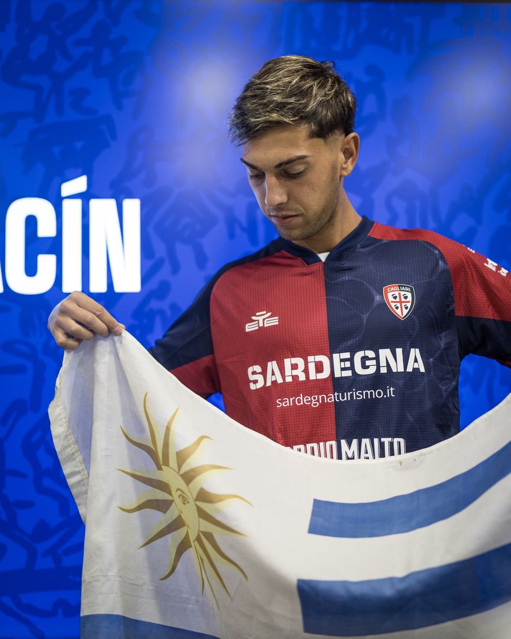 Agustín Albarracín fue presentado en Cagliari