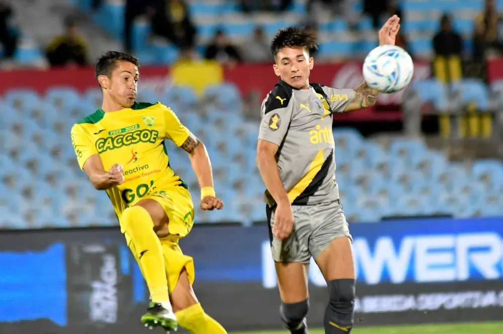 Peñarol y Cerrito vuelven a jugar este domingo