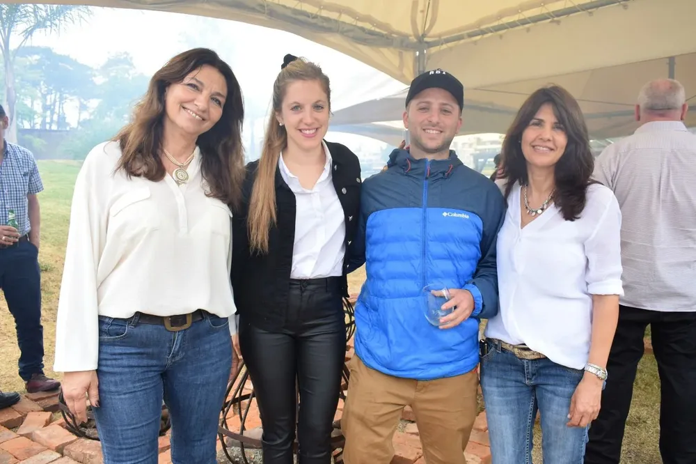 Victoria Riva, Mariana Lopez, Andrés y Mariela Suárez