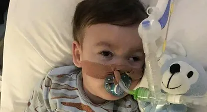 La historia de Alfie Evans, el bebé británico que murió en medio de una batalla legal