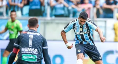 Suárez tiene un bono aparte si convierte goles en los clásicos