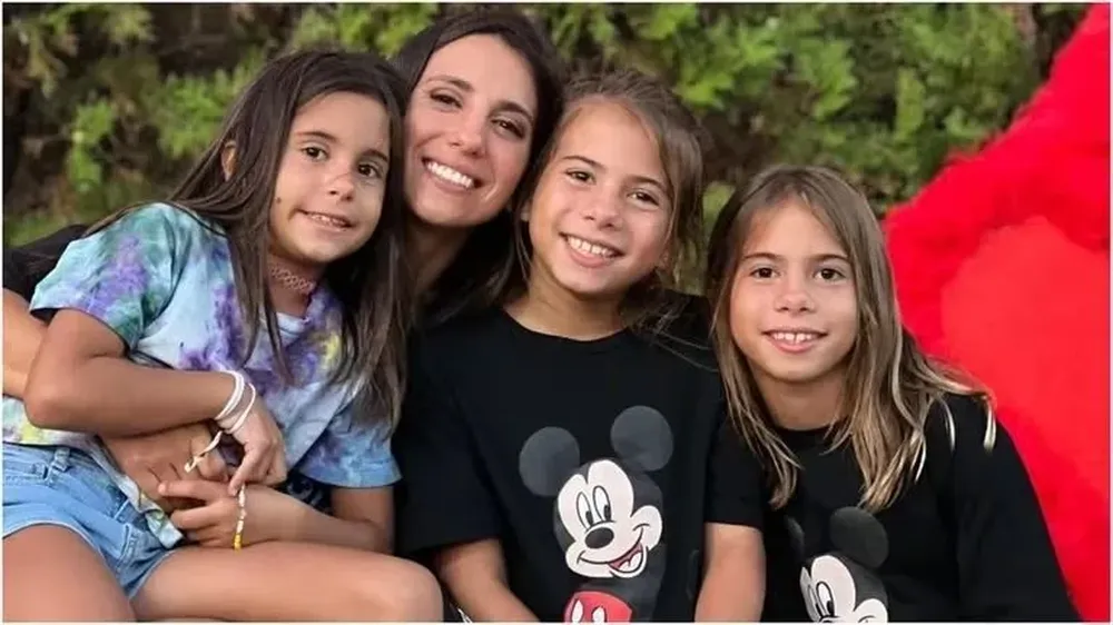 Cinthia Fernández y sus hijas