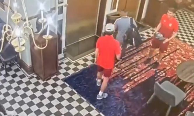 Video: jugadores de Toluca se pusieron a jugar con un jarrón de US$ 12.000 y ¡lo hicieron añicos!