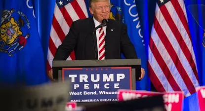 trump va por su tercer jefe de campana