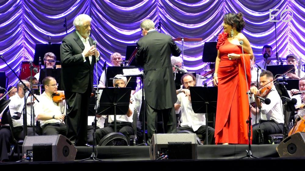 Nancy Herrera junto a Plácido Domingo en Colonia
