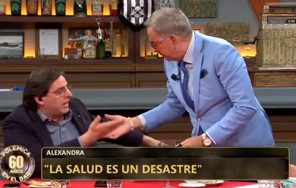 Julio Ríos se retiró de Polémica en el Bar al aire