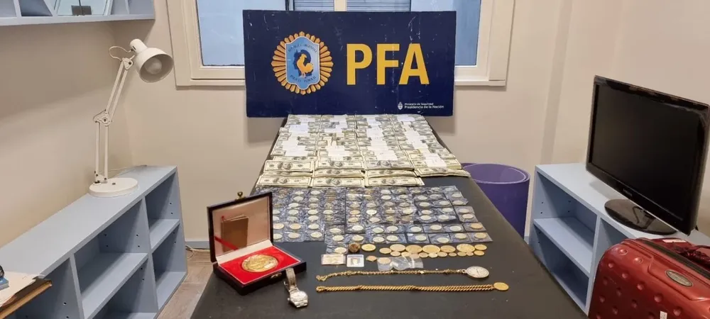 Dinero y objetos incautados