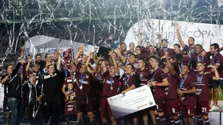 Alejandro Silva y sus compañeros festejan otro título