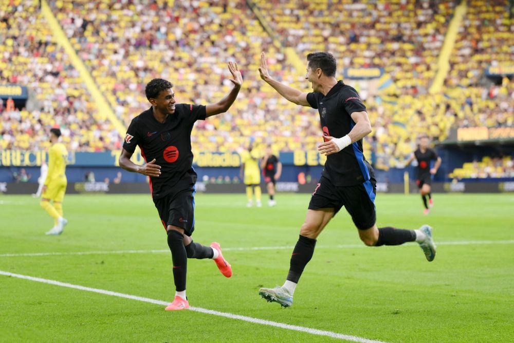 Lewandowski adelanta al Barcelona.