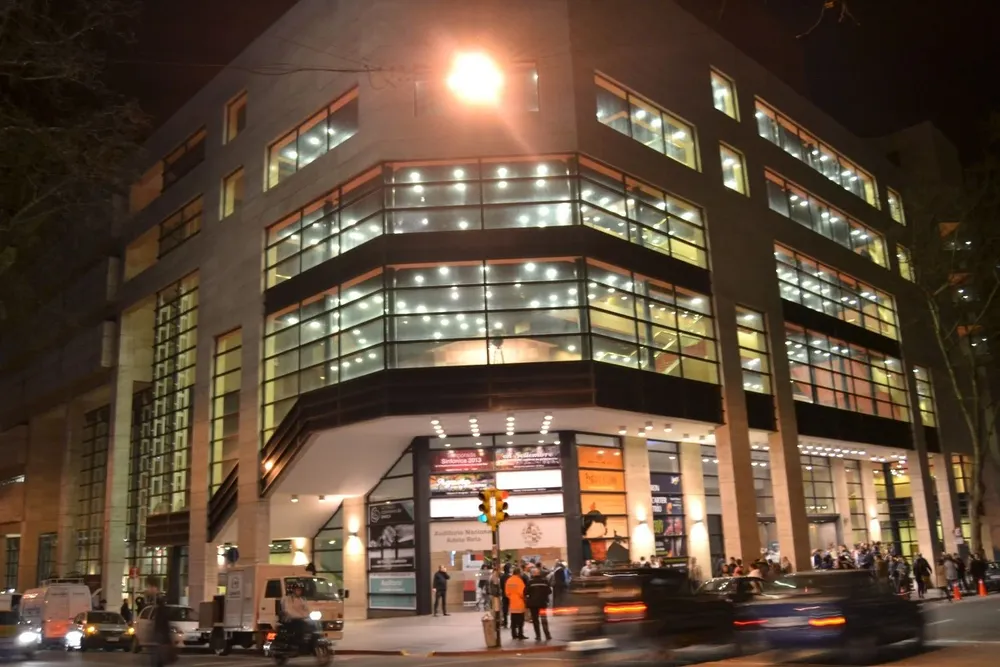 Fachada del Auditorio Nacional del Sodre