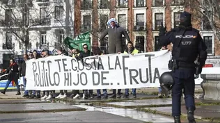Un agente de Policía Nacional frente a una concentración de agricultores frente al Ministerio de Agricultura, a 26 de febrero