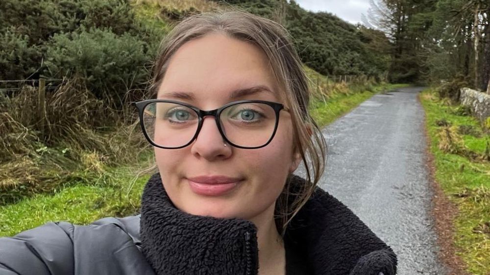 Weronika Somerville perdió todos sus recuerdos de infancia después de una cirugía cerebral cuando tenía 14 años.