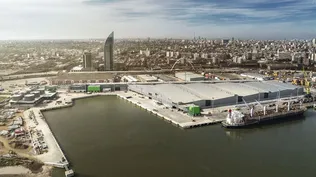 La pastera inauguró este mes una terminal logística en el puerto de Montevideo.