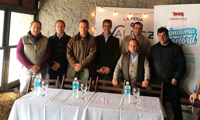 El lanzamiento del remate de la 1a Expo Vientres Hereford fue desarrollado en el stand La Peña de Valdez en la Expo Prado