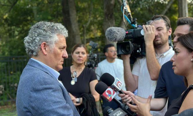 Cónsul de México en Florida, Juan Sabines Guerrero