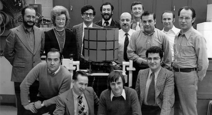 Parte del equipo que concibió y construyó el Intasat&nbsp;