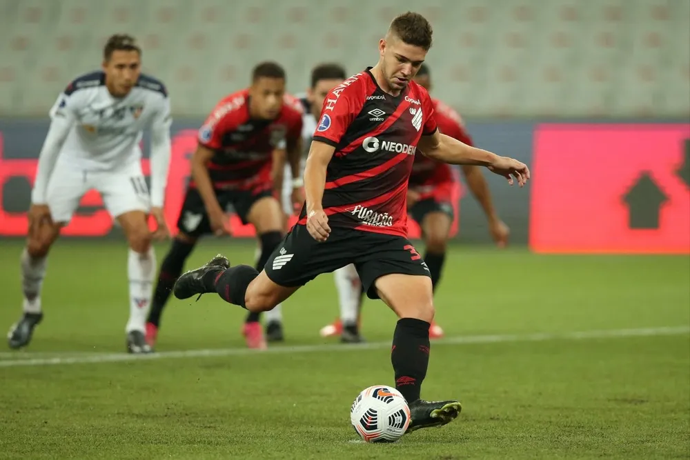 Paranaense, rival de Peñarol, se quedó sin entrenador