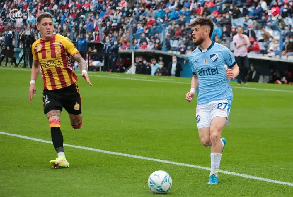 Santiago Colo Ramírez en su vuelta ante Progreso y con público en el Gran Parque Central