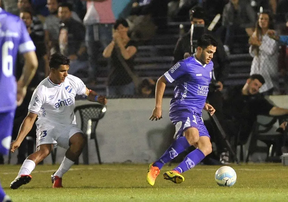Maxi Gómez demostró que es uno de los mejores nueves del medio