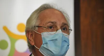 el sistema previsional y los pagos que hace toda la poblacion que van para sectores acomodados, segun saldain