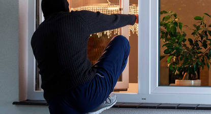 Los ladrones forzaban puertas o trepaban por ventanas.