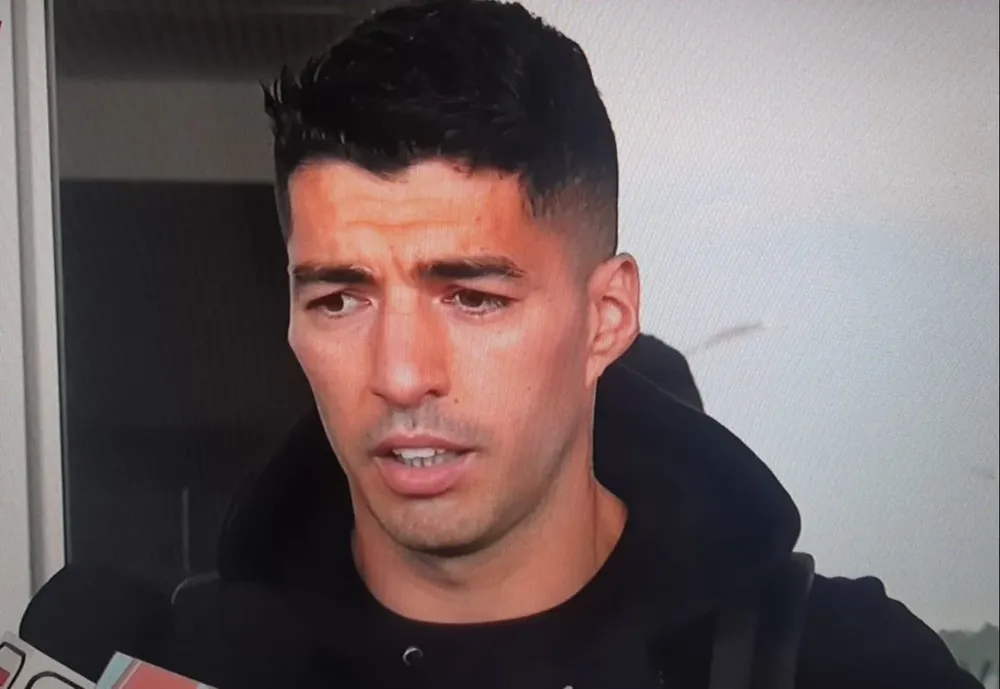 Luis Suárez arribó en la mañana del domingo a Montevideo para sumarse a la selección uruguaya